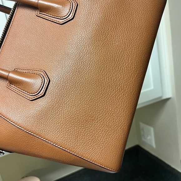 Givenchy Medium Antigona Bag in Brown Grained Leather - Picture 6 of 10